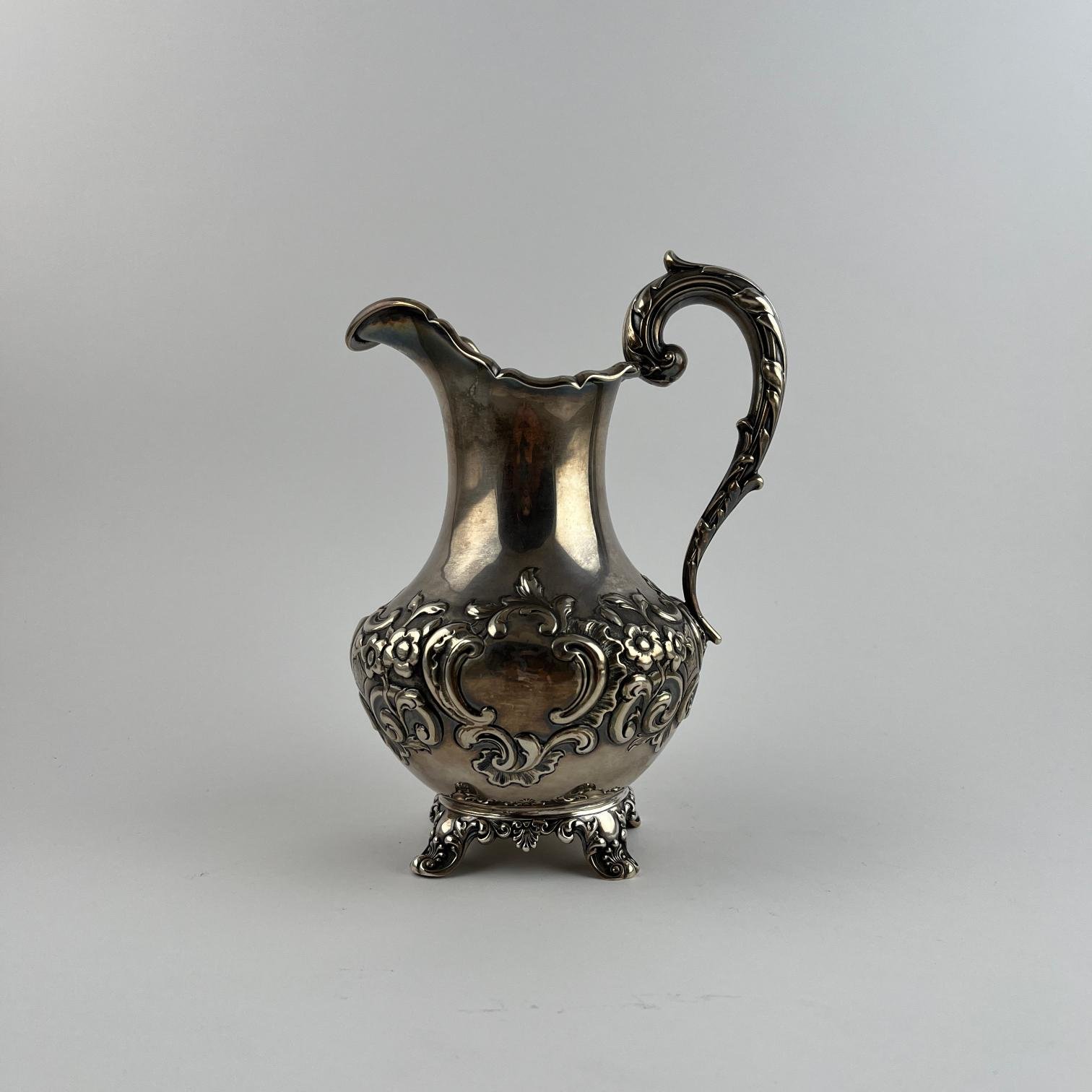 Jarra inglesa en plata