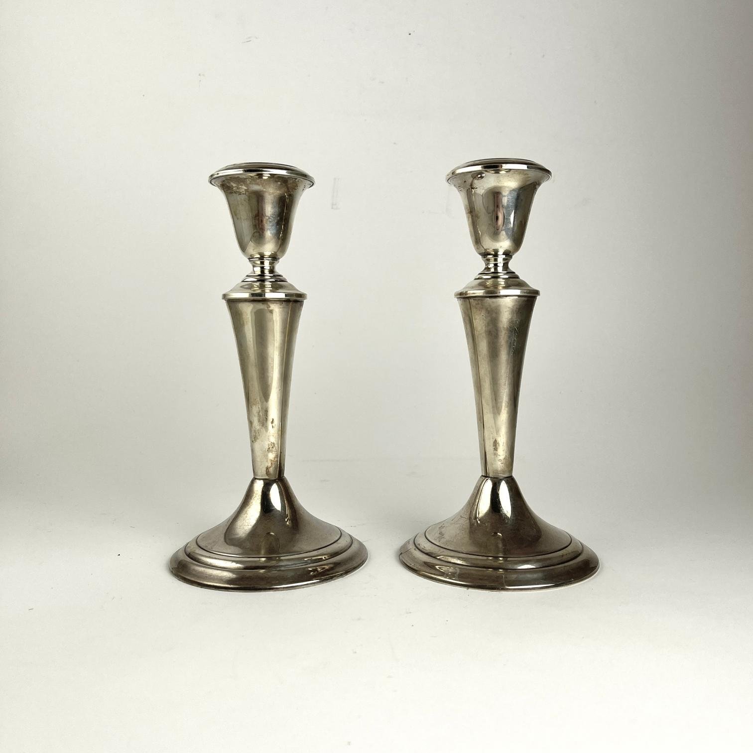 Par de candeleros una luz en plata