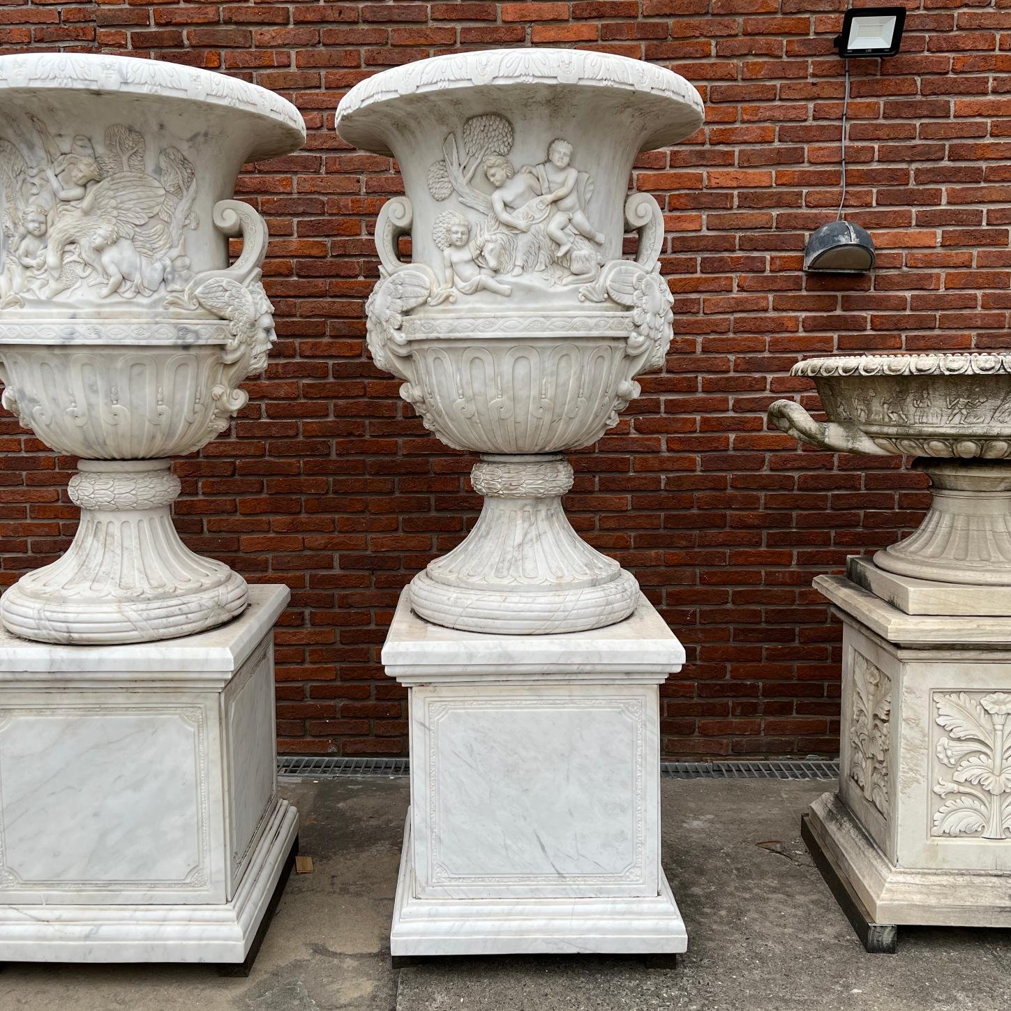 Par de copones en mármol - Imagen 2