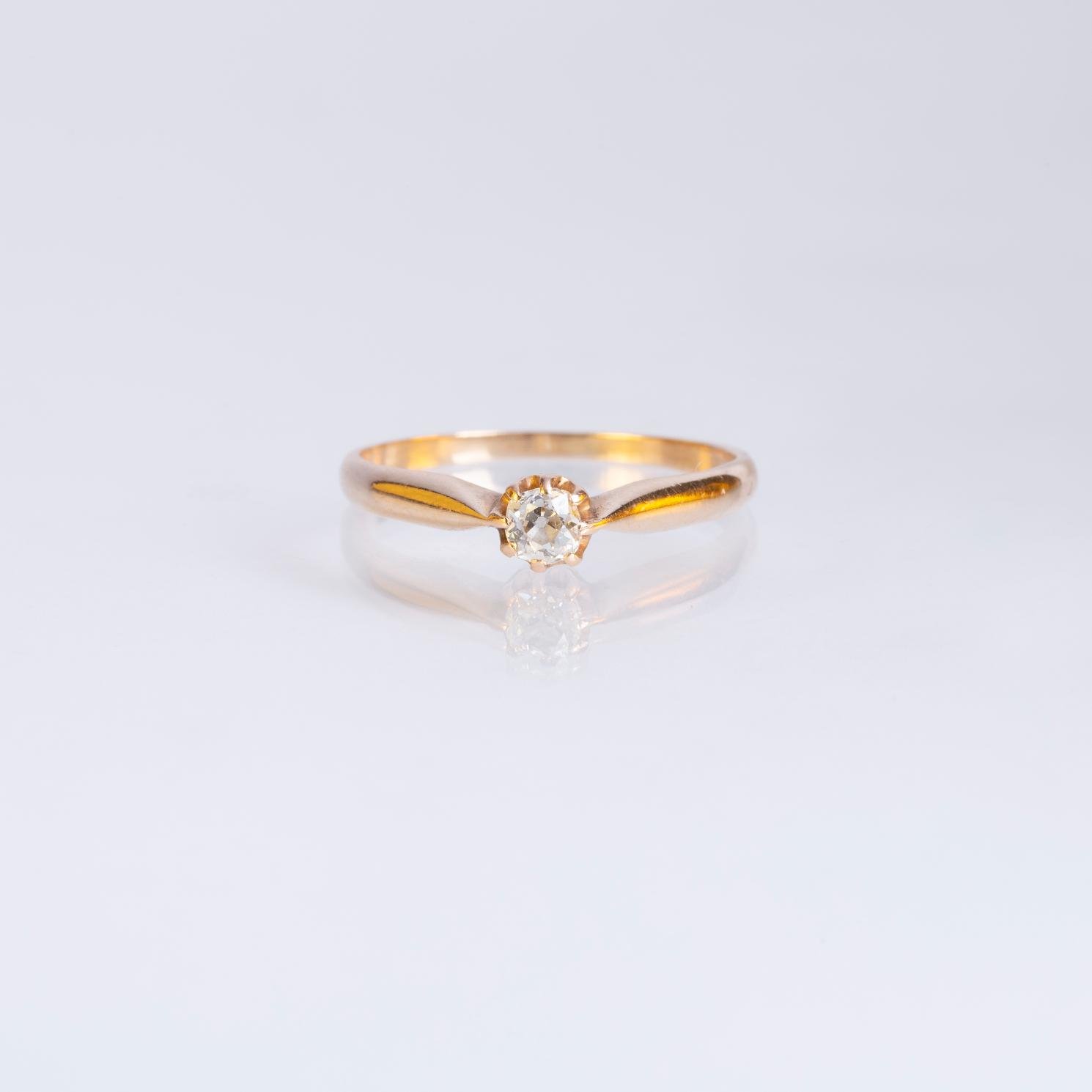 Anillo oro 18 K amarillo y diamante