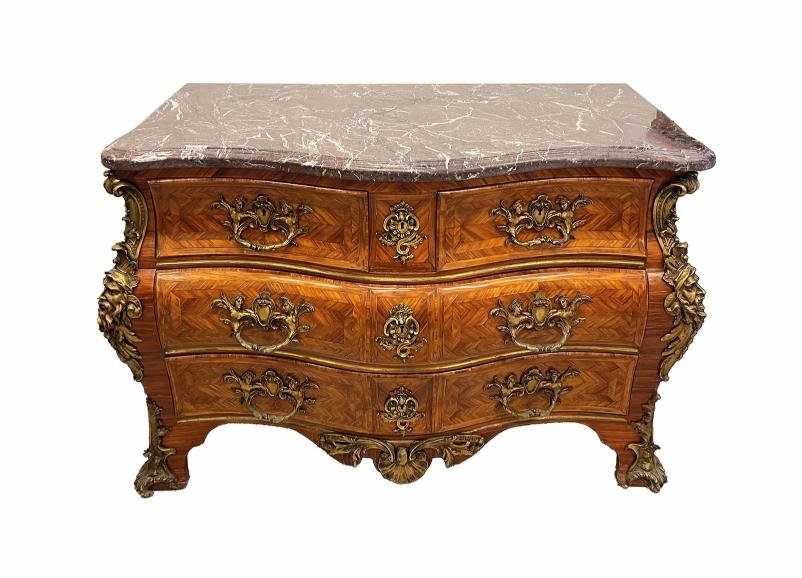 Cómoda estilo Luis XV