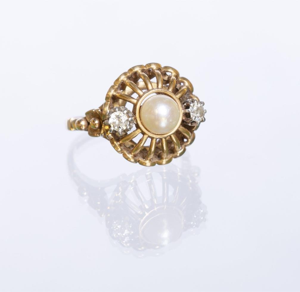 Anillo oro 18 K amarillo, perla y diamantes