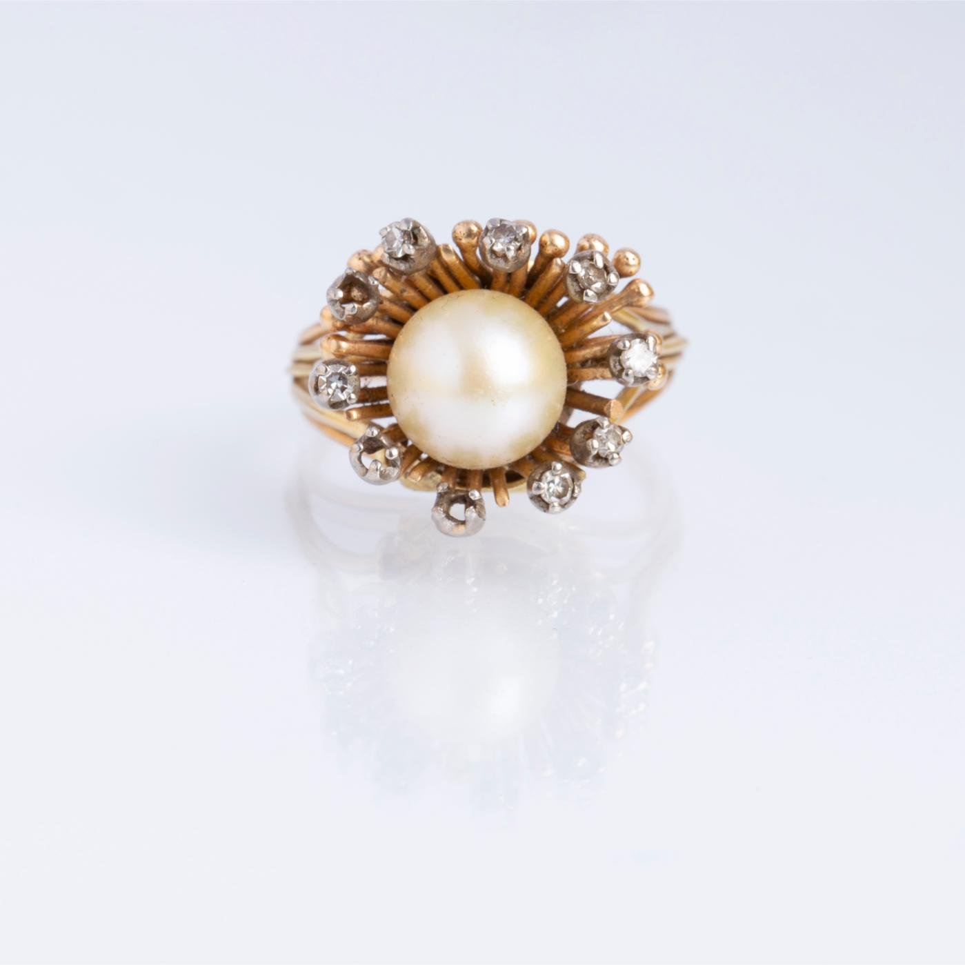 Anillo oro 18 K amarillo, perla y diamantes
