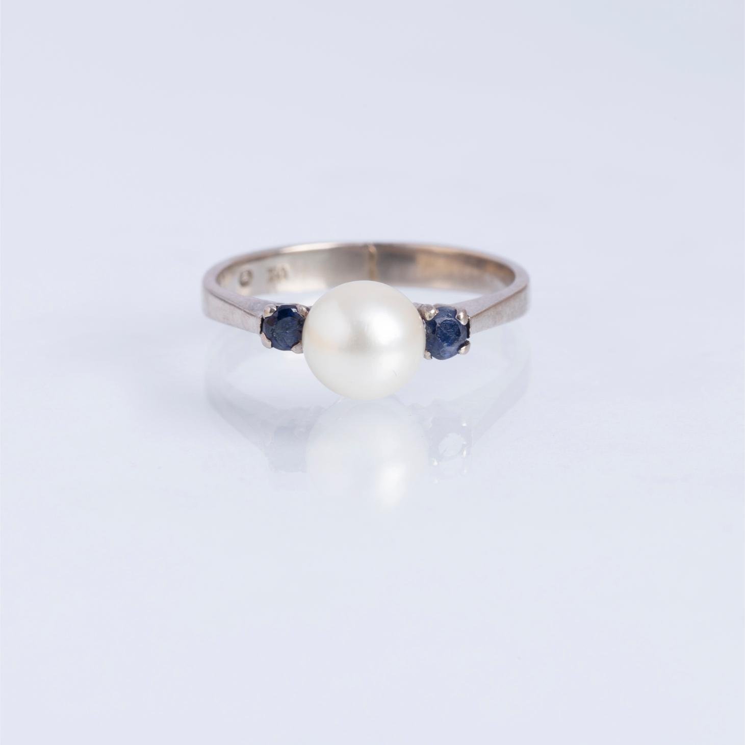 Anillo oro 18 K, perla y zafiros