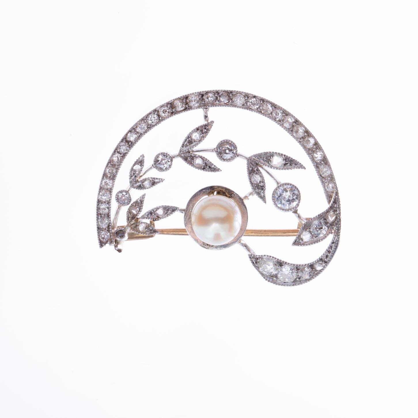 Prendedor art nouveau oro 18 K blanco, diamantes y perla