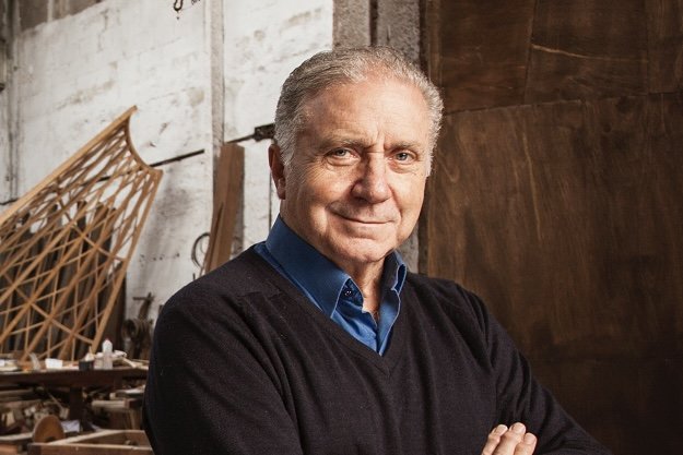 Ricardo Pascale: escultor de la síntesis y la palabra