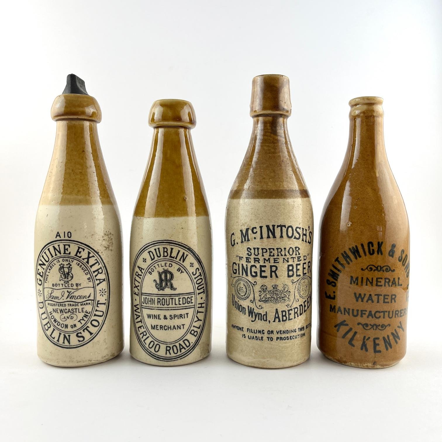 Cuatro botellas en gres