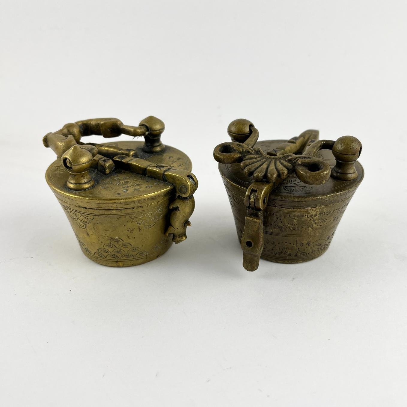 Dos ponderales en bronce