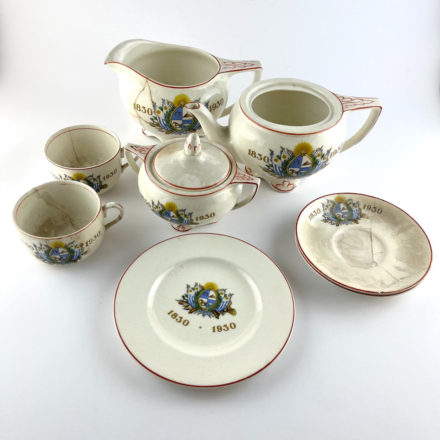 Ocho piezas loza "Centenario"