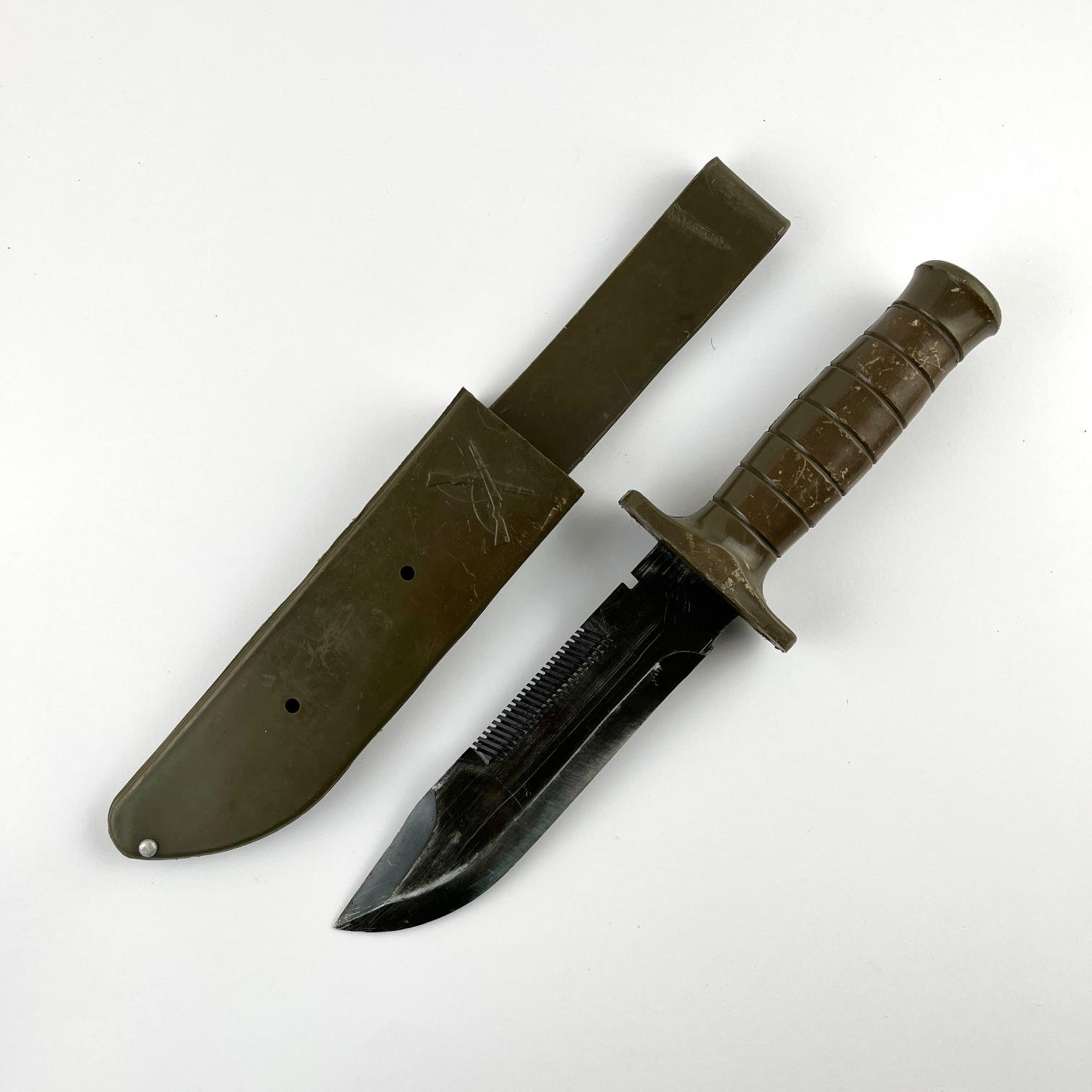 Cuchillo táctico chileno