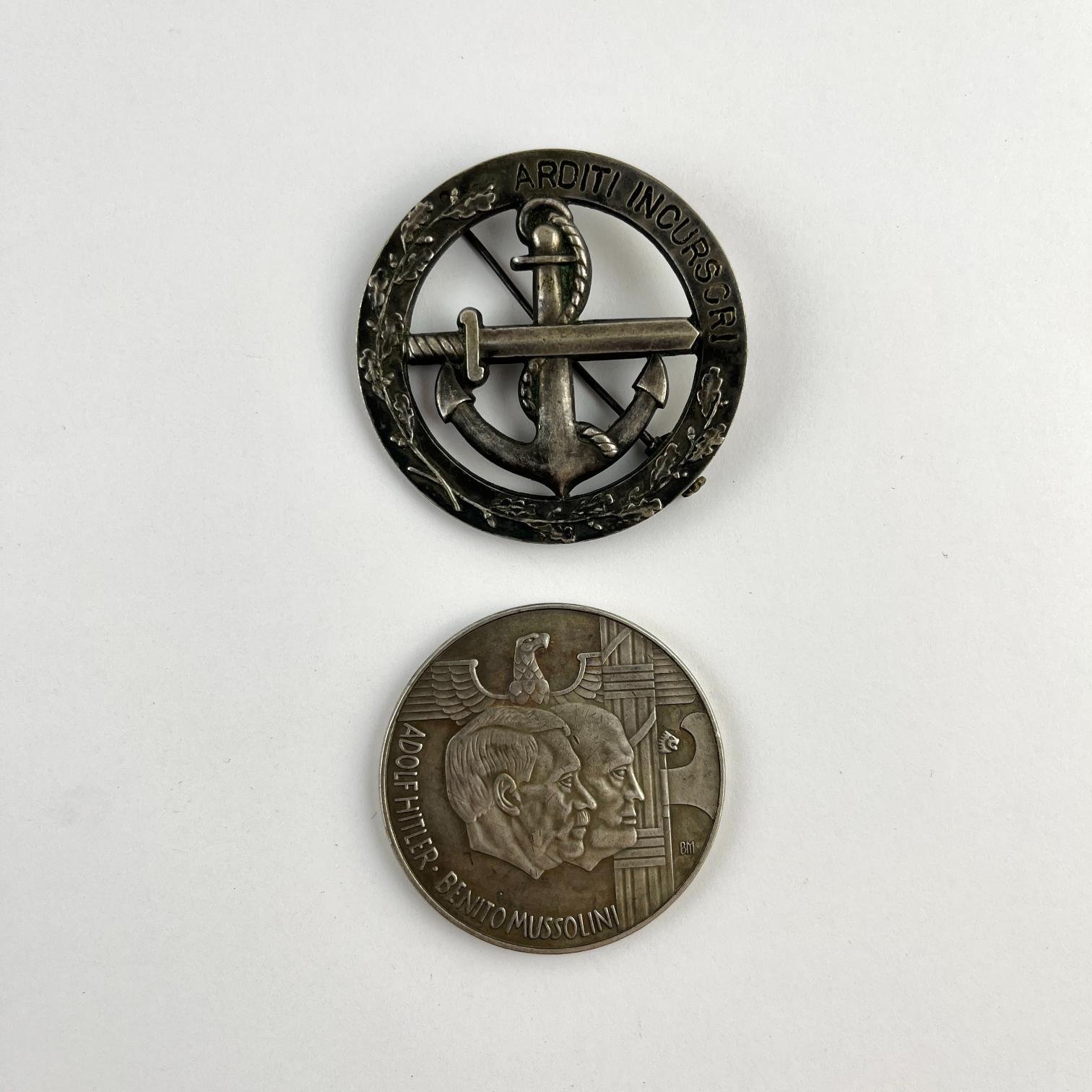 Insignia y medalla italianas