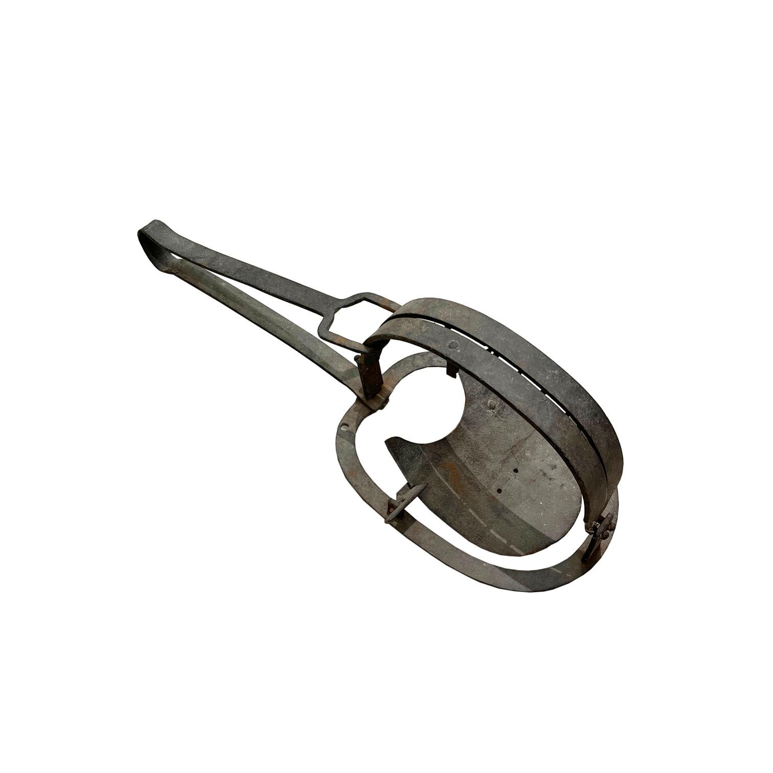 Antigua trampa en hierro