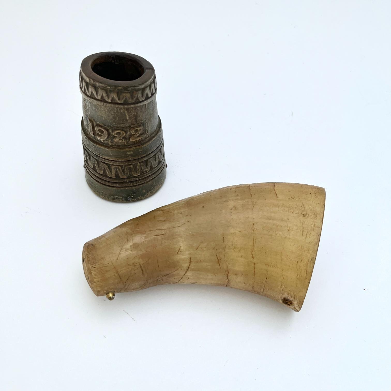 Dos vasos troperos en guampa