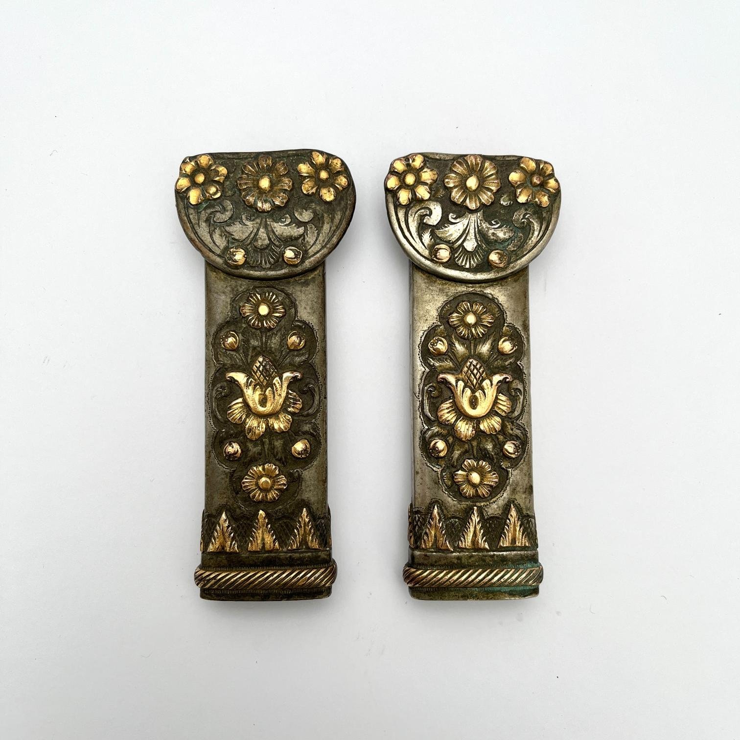 Par de pasadores en plata y oro