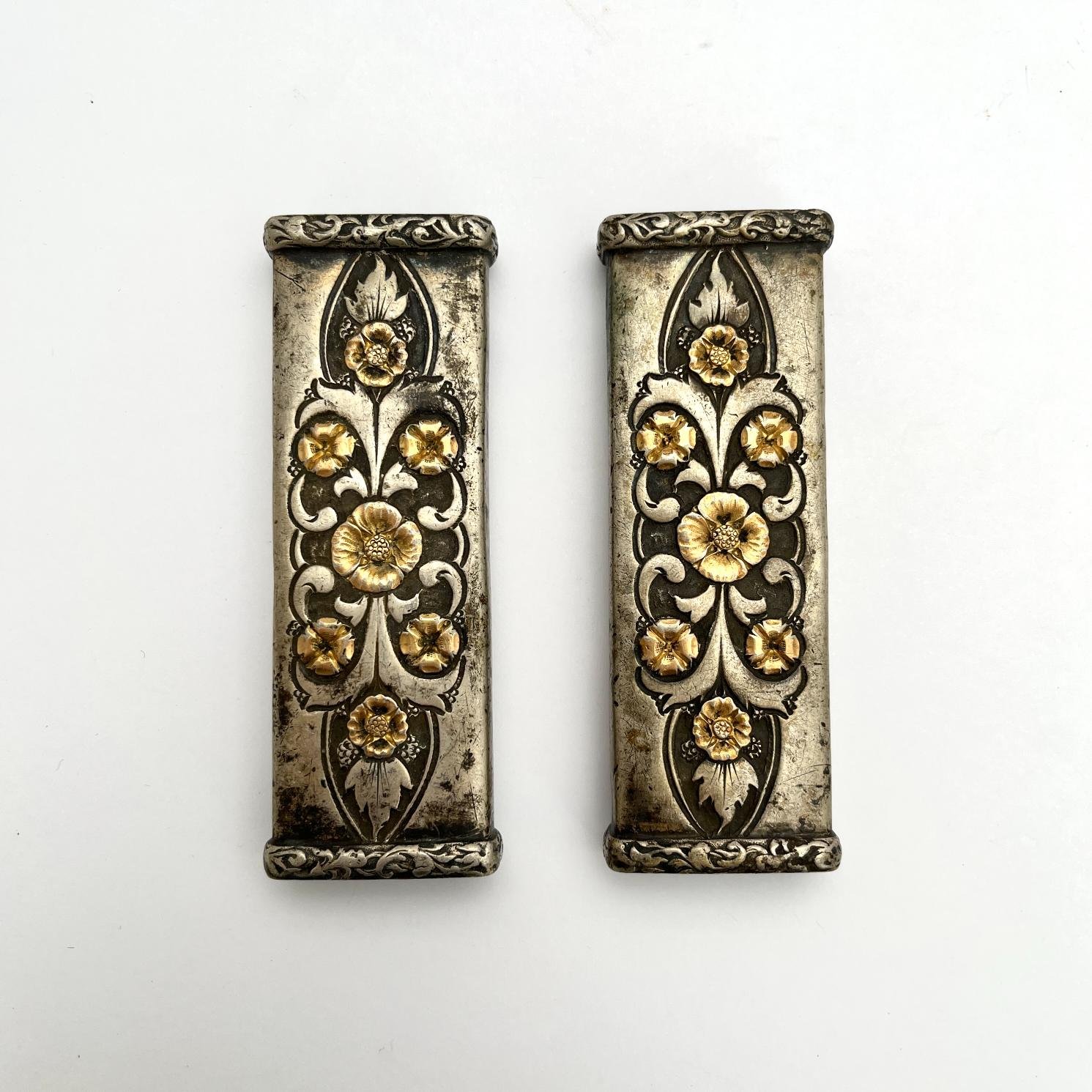 Par de pasadores en plata y oro