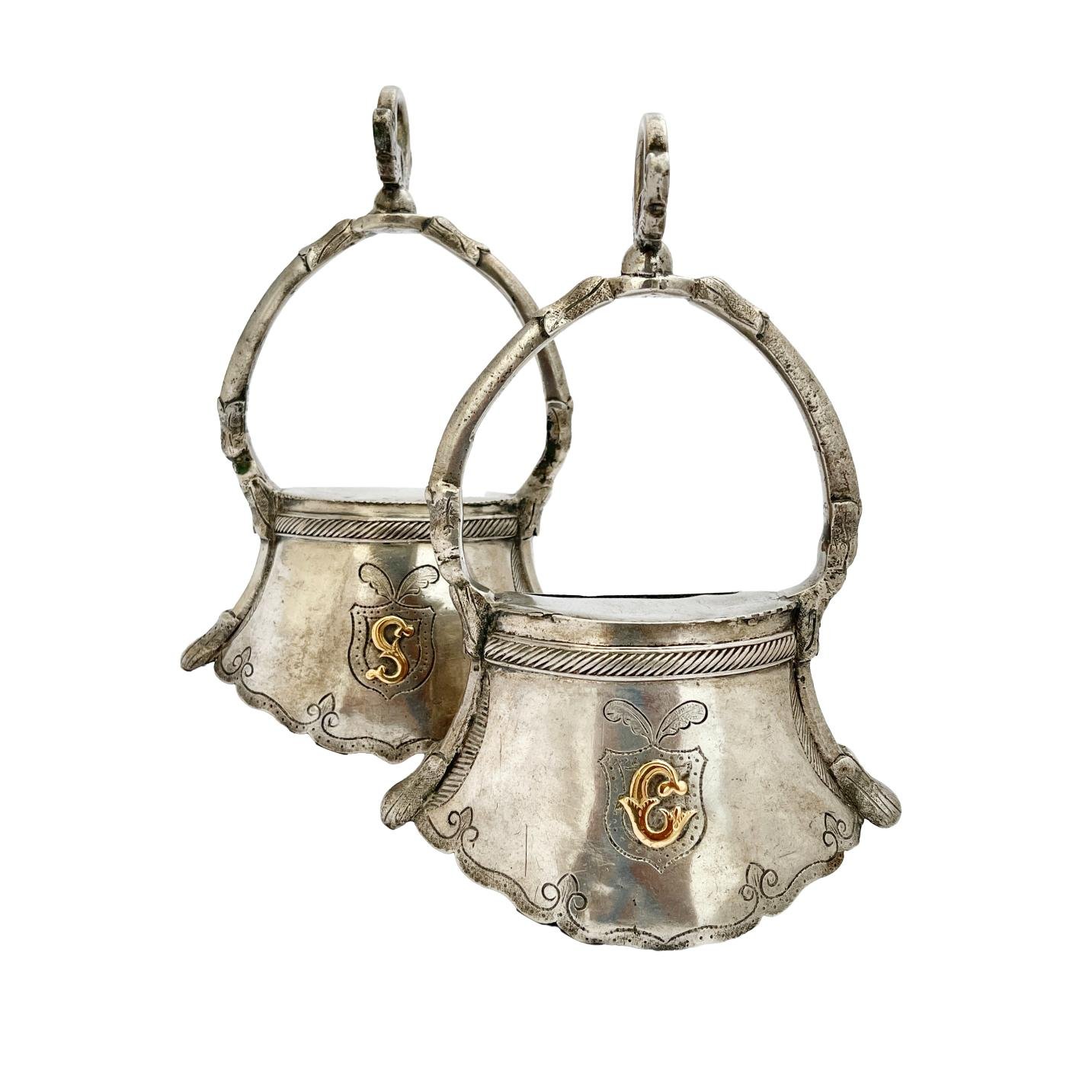 Par de estribos en plata y oro