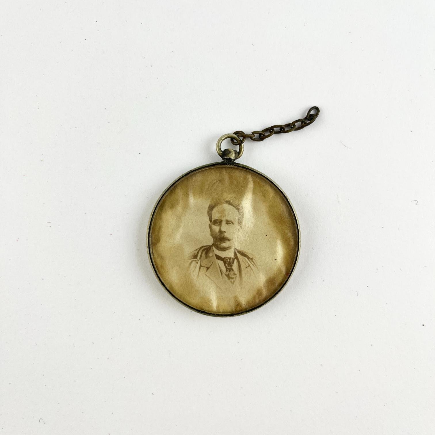 Relicario "Aparicio Saravia"