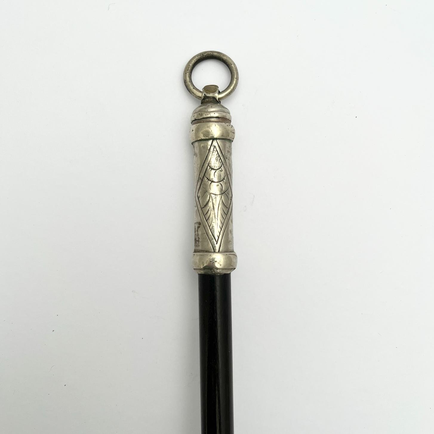 Arreador en bigote de ballena y plata