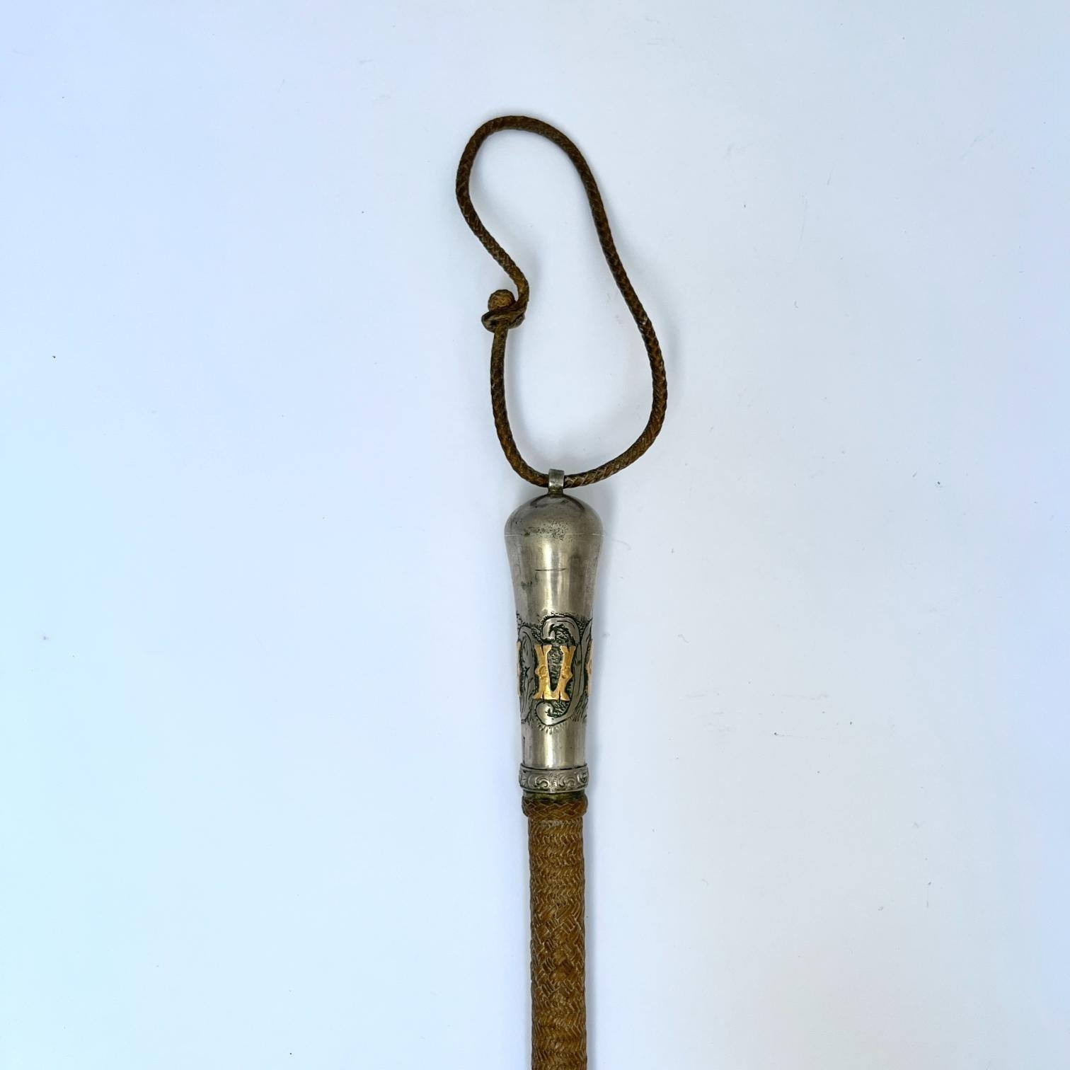 Rebenque en plata y oro