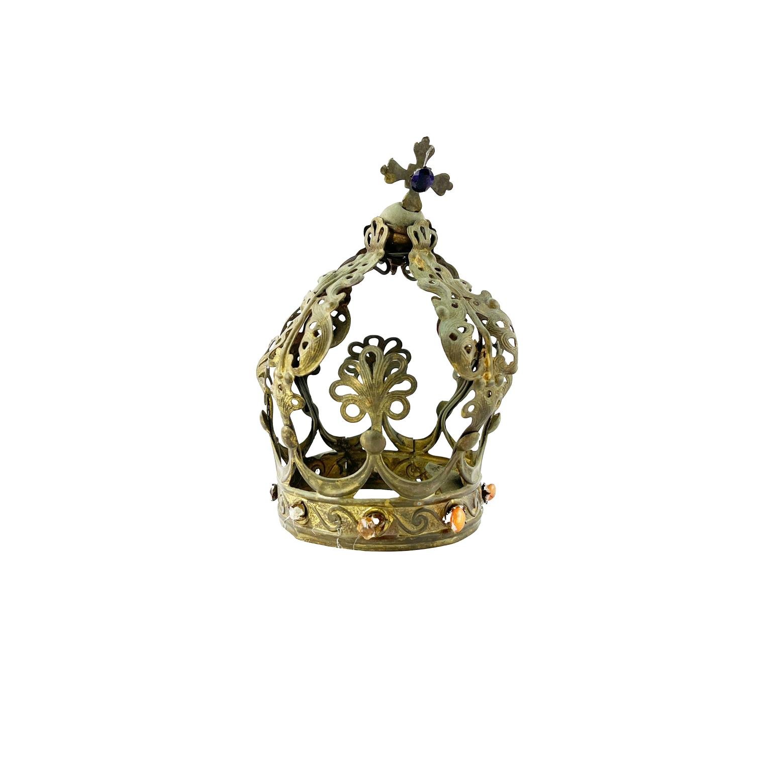 Corona en hojalata dorada