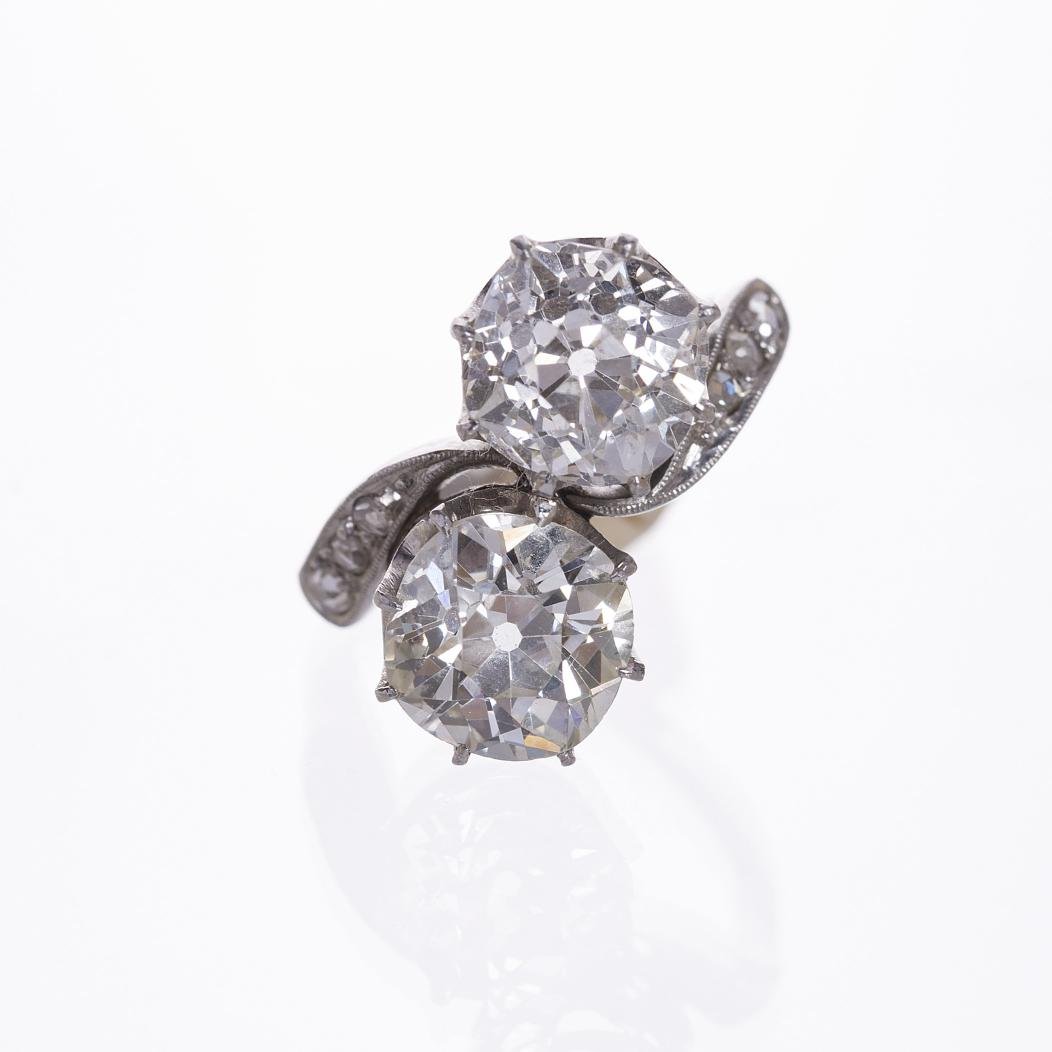 Anillo en oro 18 K con brillante y diamantes