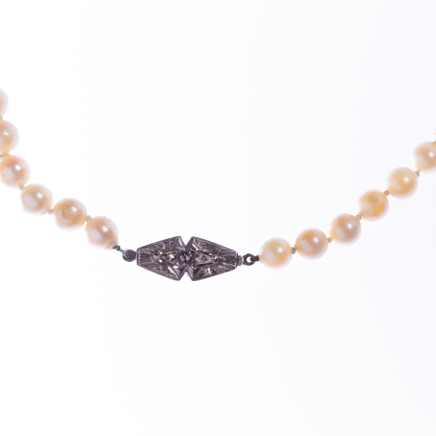 Collar de perlas y plata