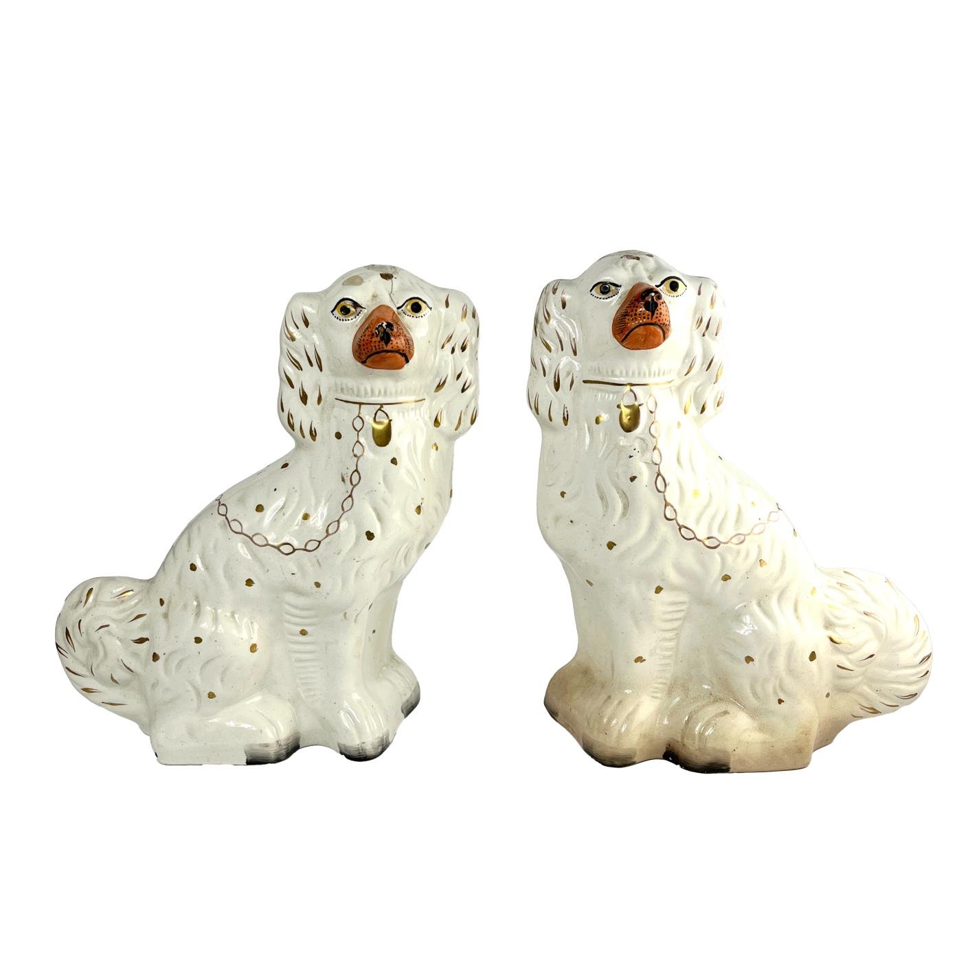 Par de esculturas en loza esmaltada "Perros"