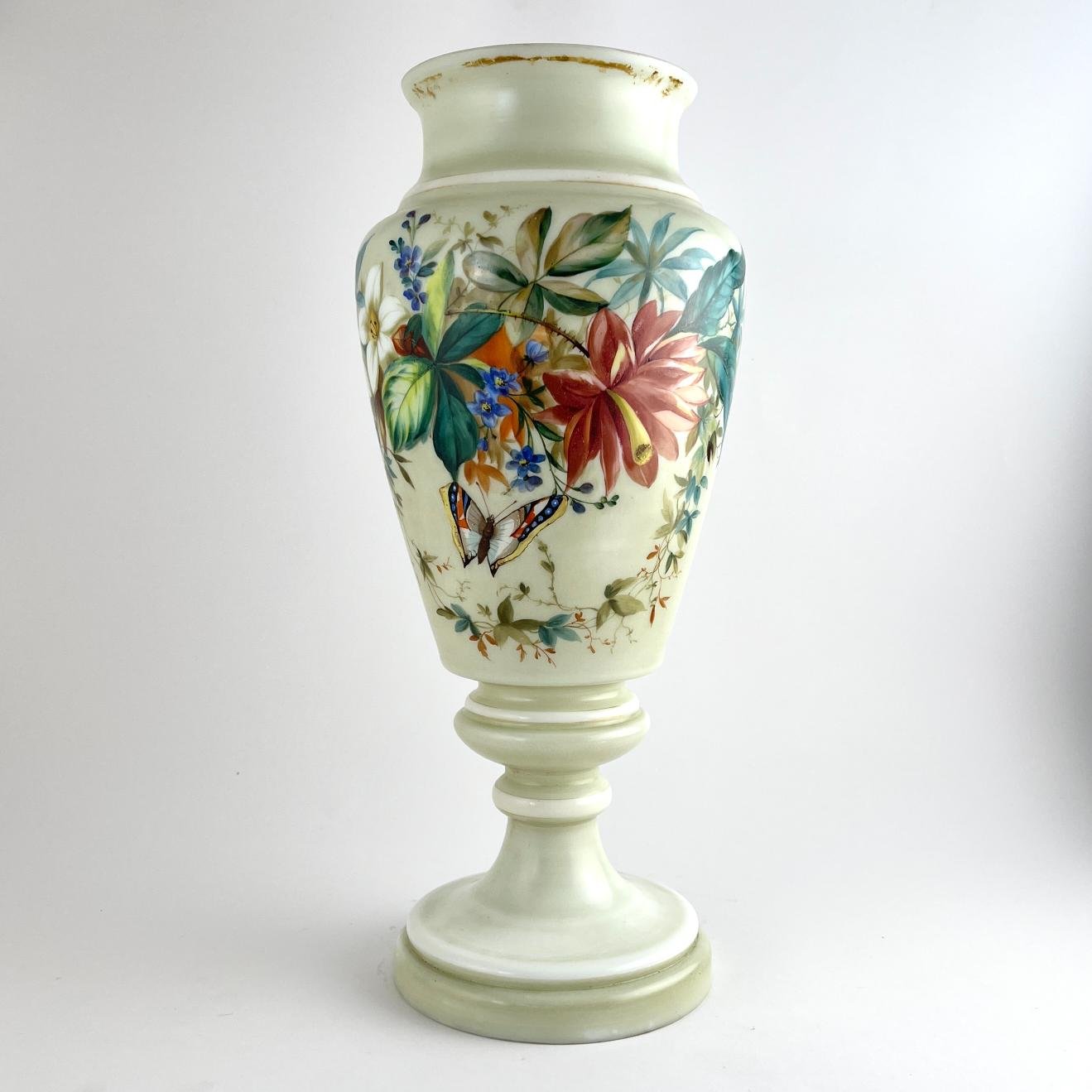 Florero en opalina a mano