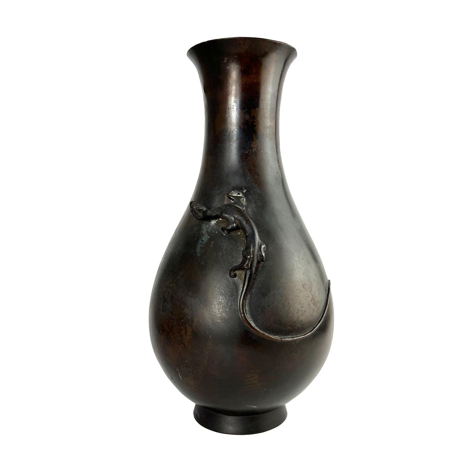 Florero japonés en bronce