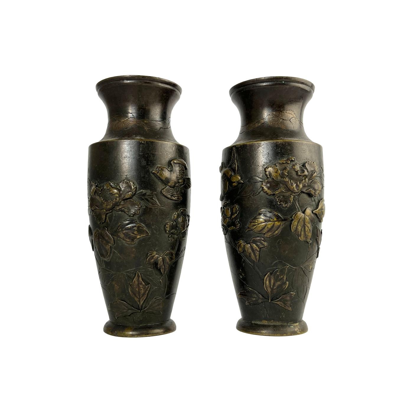 Par de jarrones japoneses en bronce Meiji