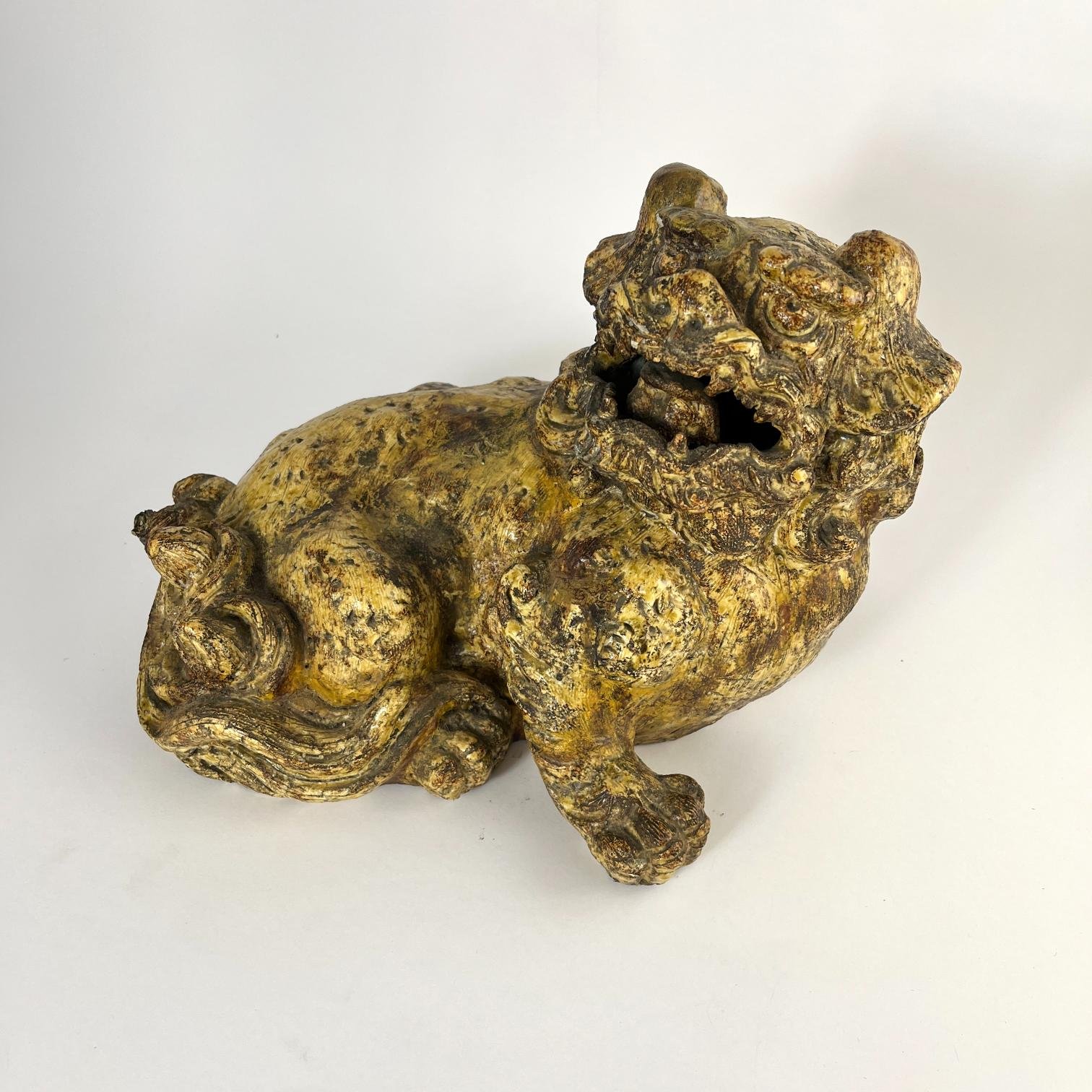 Escultura china en terracota "Perro de fu"