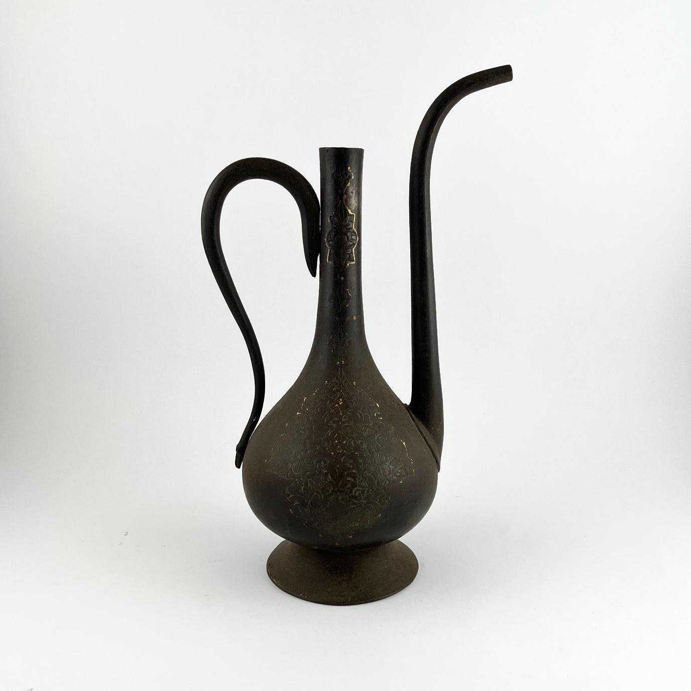 Jarra persa en hierro