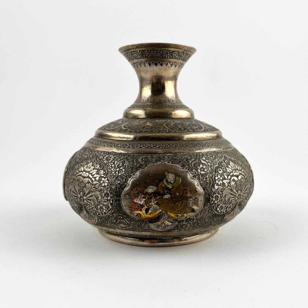 Florero en plata persa