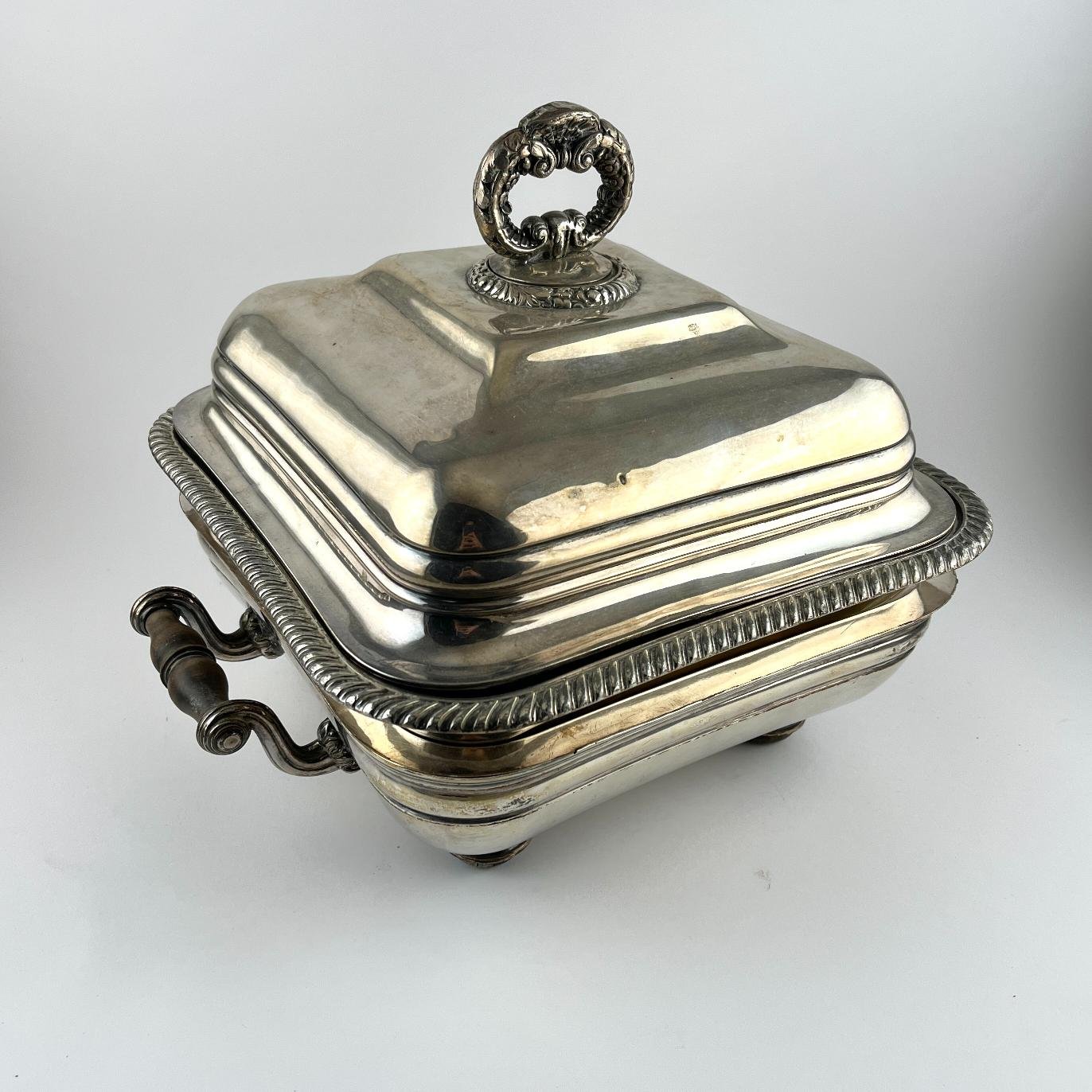 Guisera inglesa en metal plateado