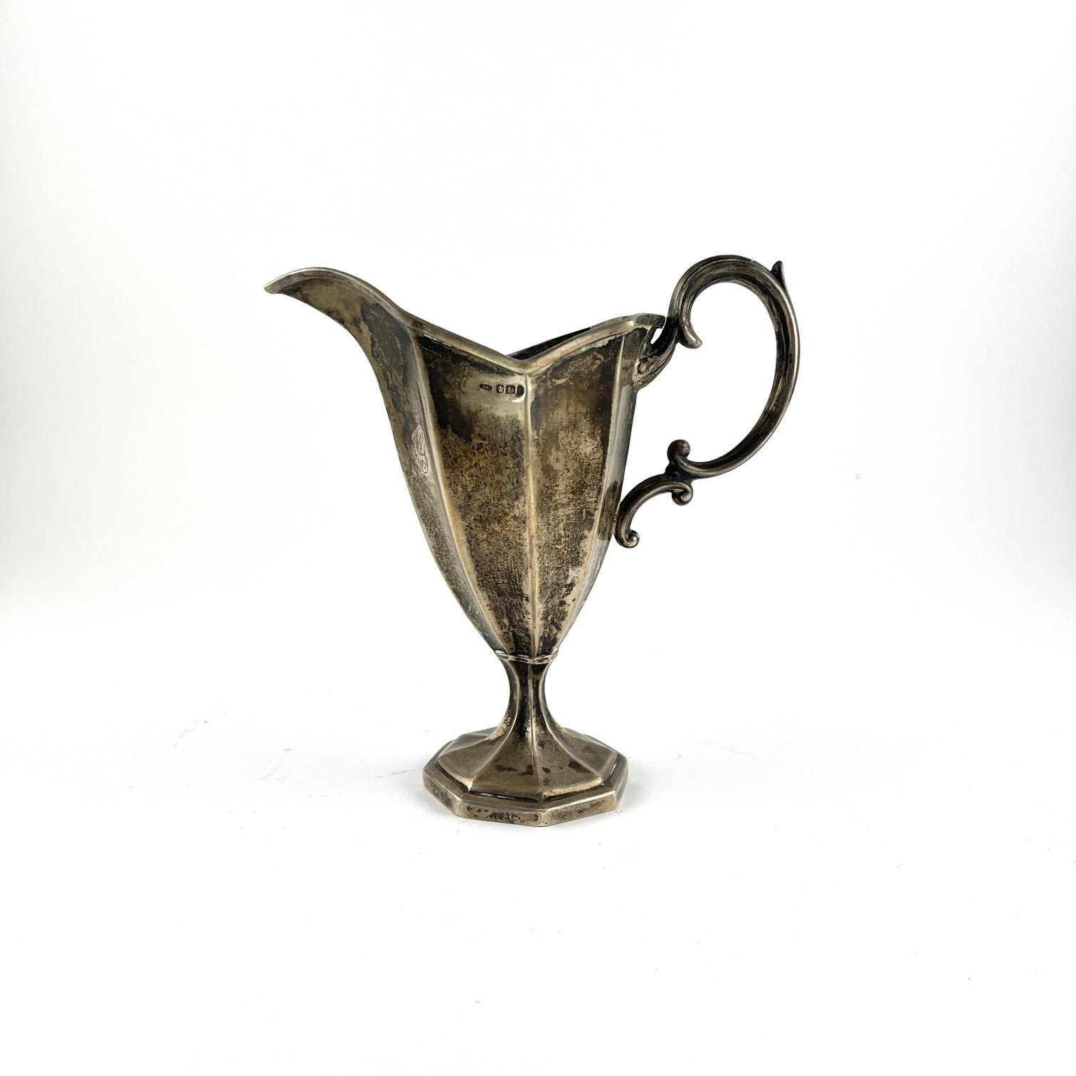 Lechera inglesa en plata