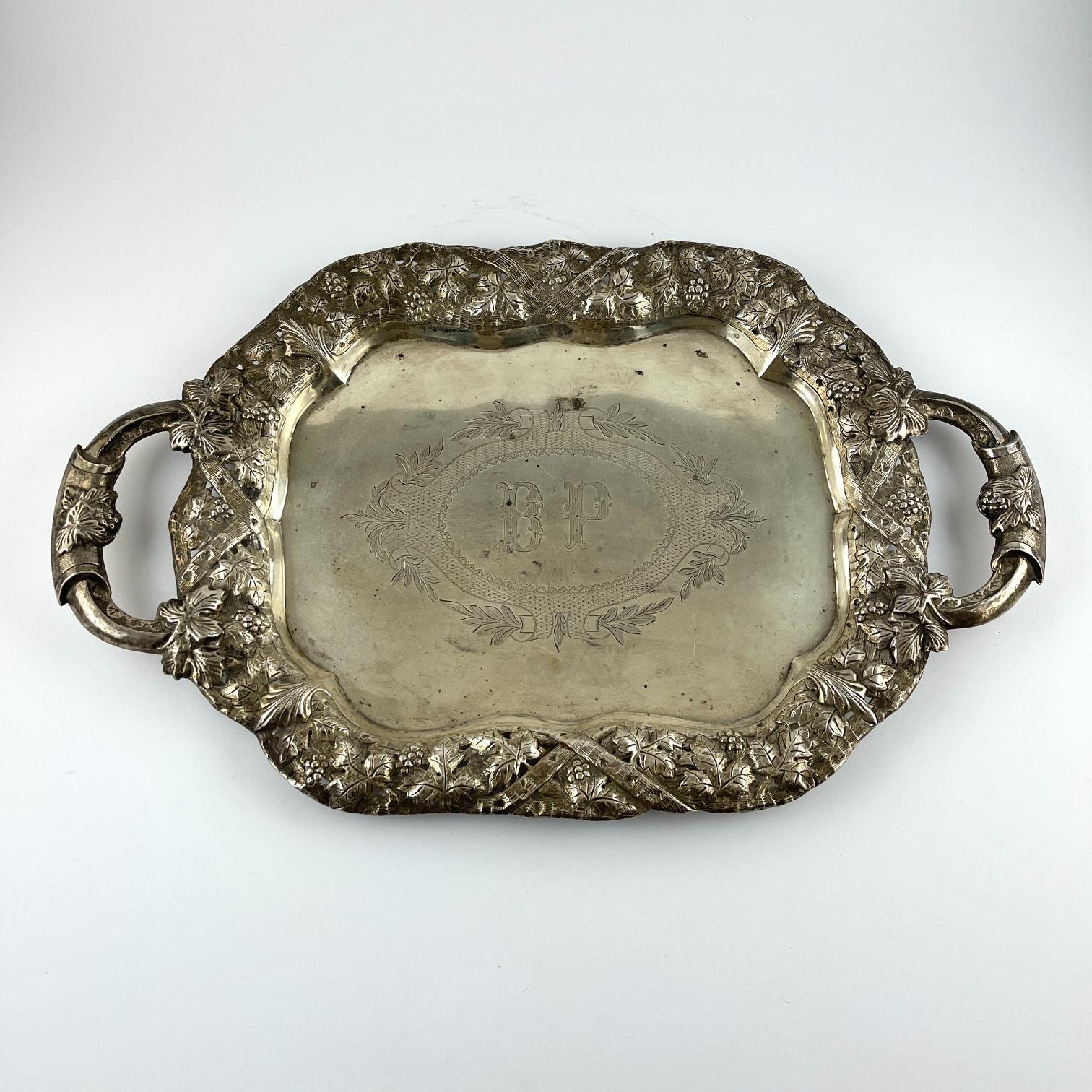 Bandeja española en plata