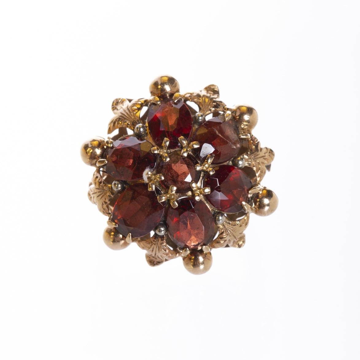 Anillo en oro 18 K con granates