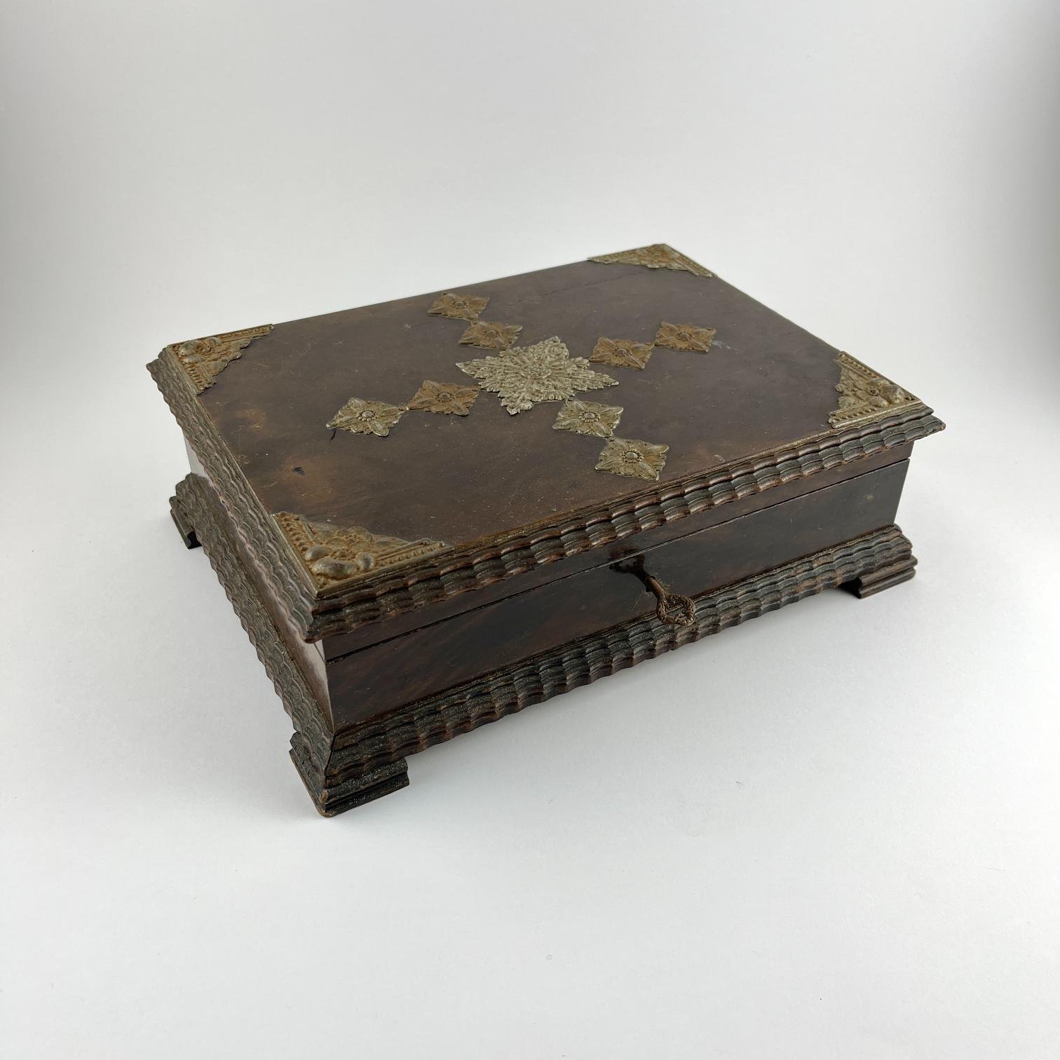 Cofre alhajero portugués madera