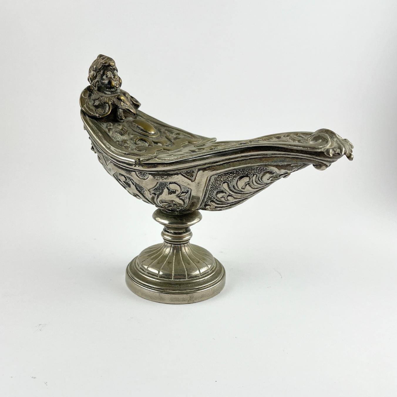 Naveta en metal plateado