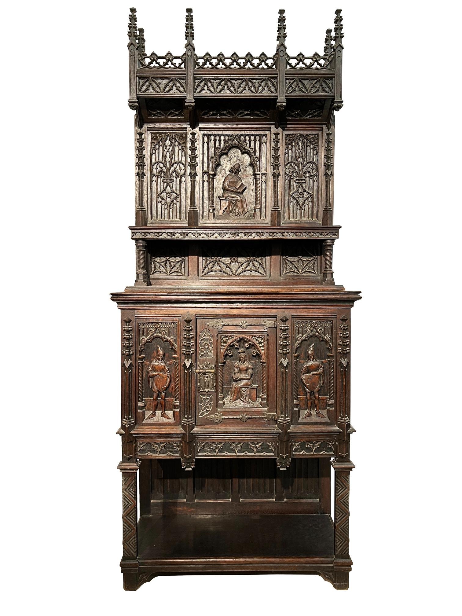 Mueble estilo neogótico