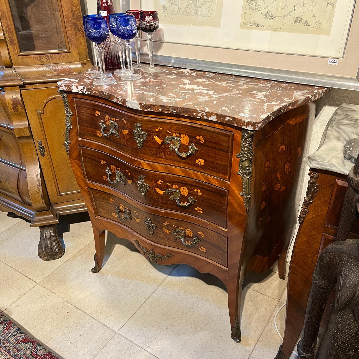 Cómoda estilo Luis XV