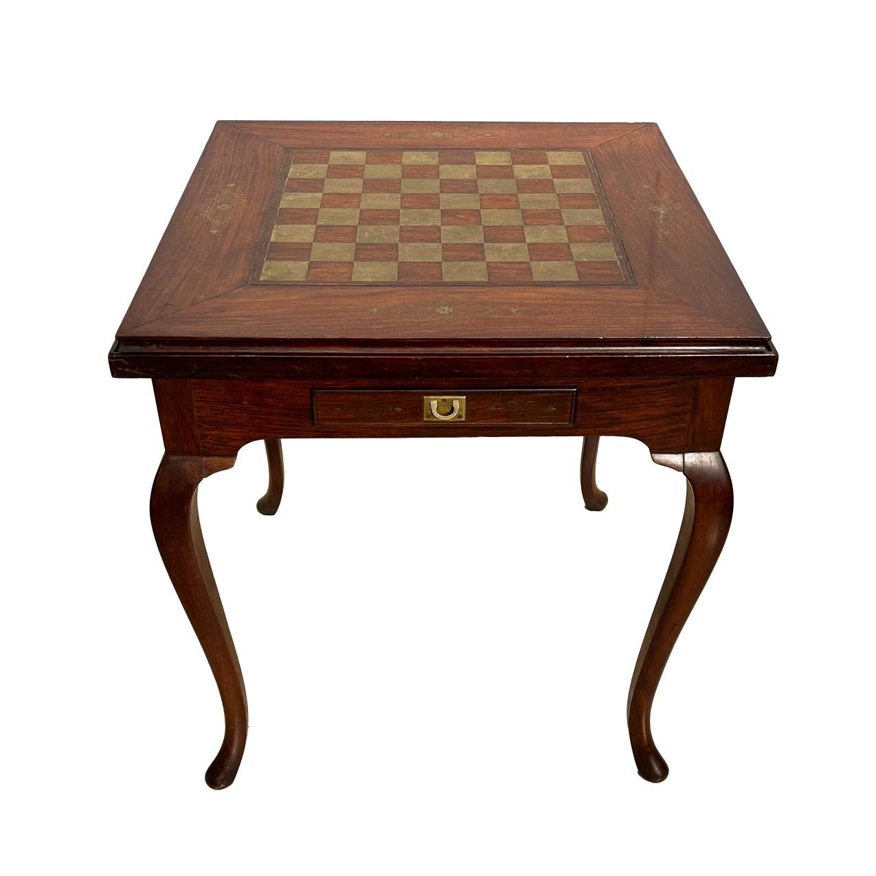 Mesa inglesa de juego en caoba y bronce