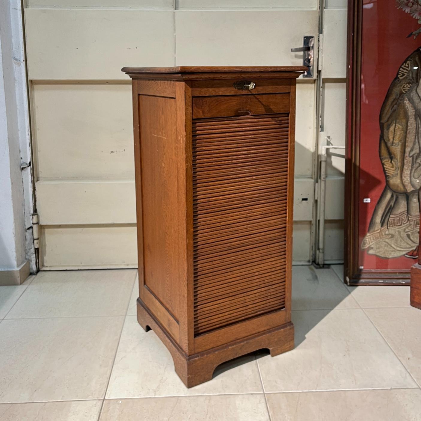 Mueble archivero con en roble