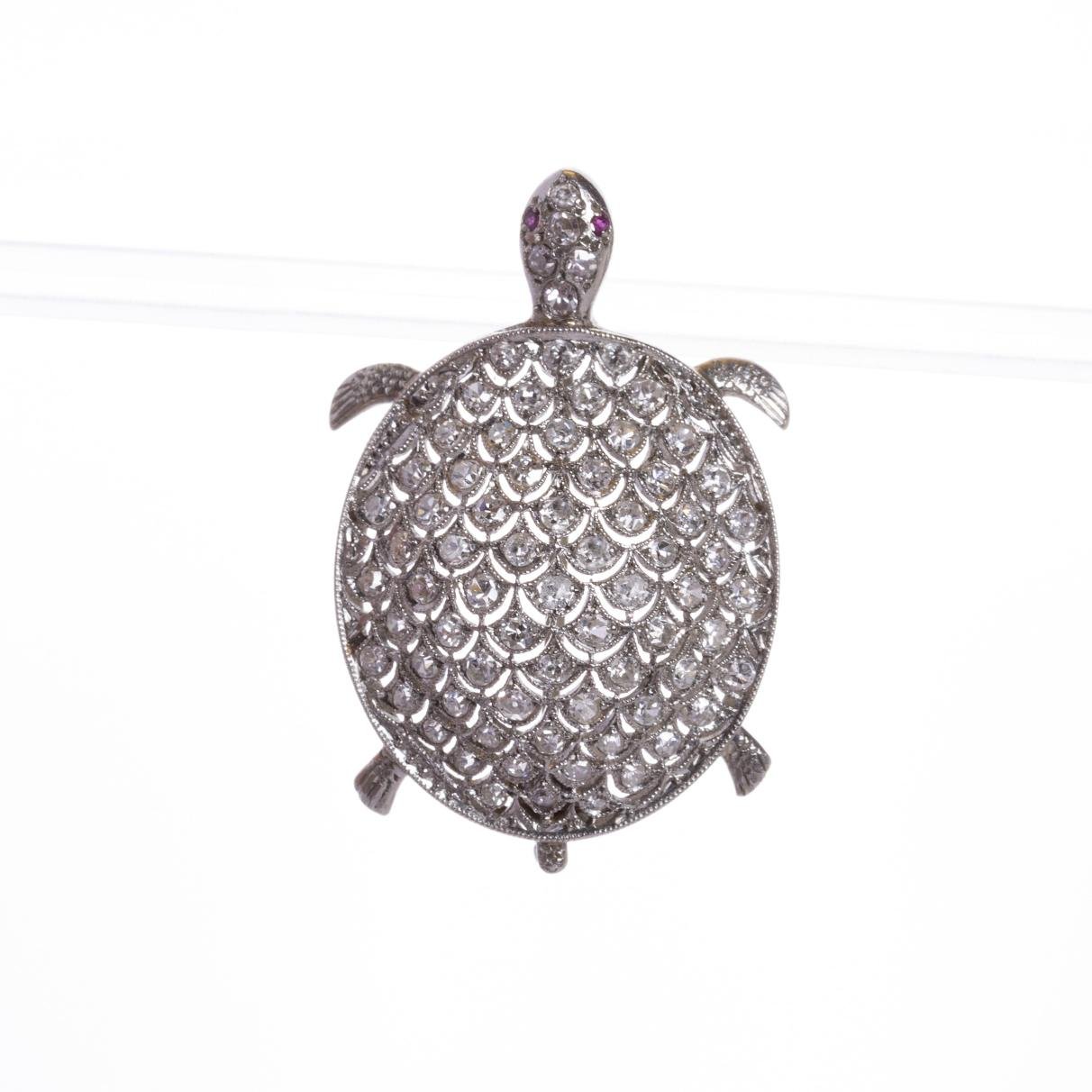 Prendedor en oro 18 con brillantes y zafiros