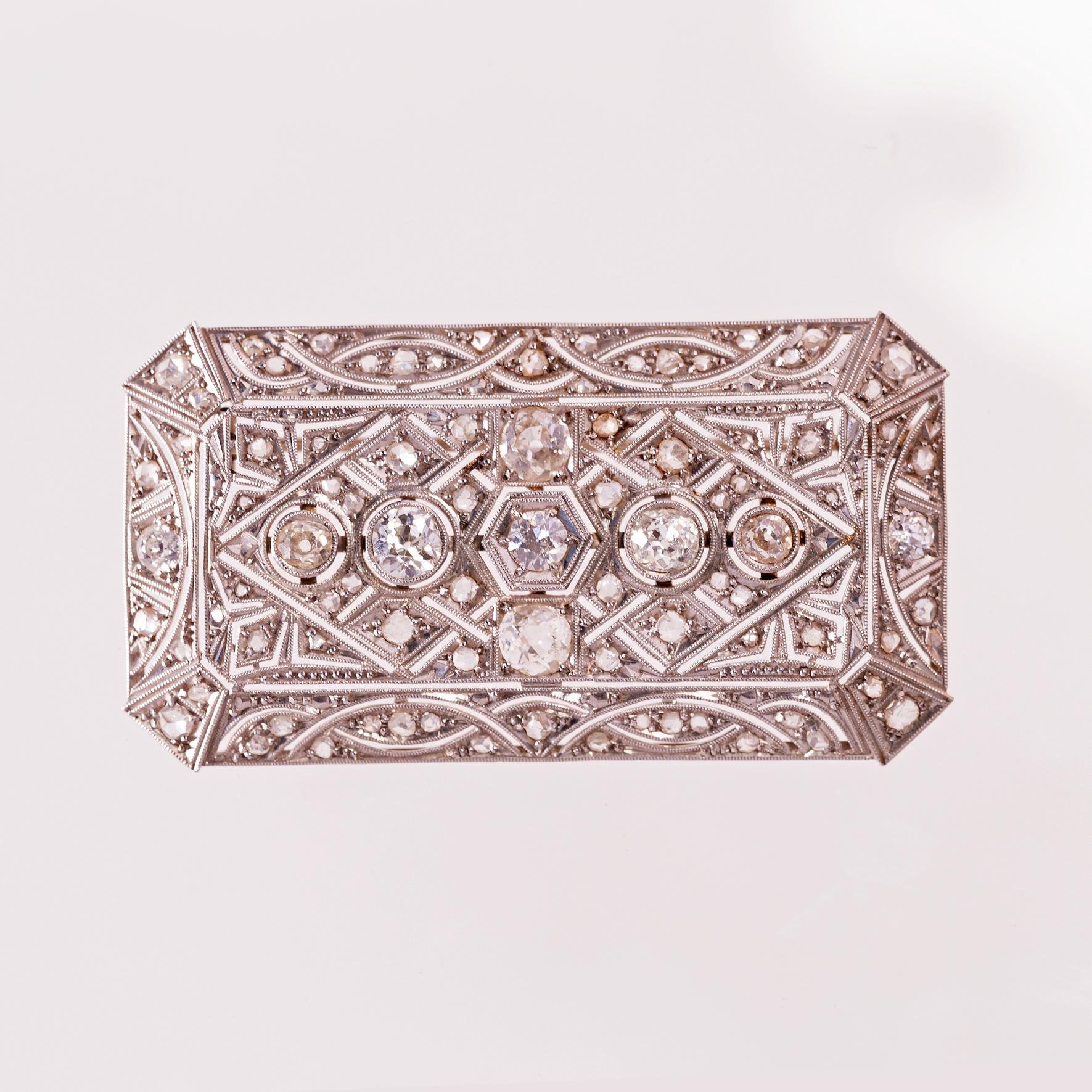 Prendedor art decó en platino con brillantes y diamantes