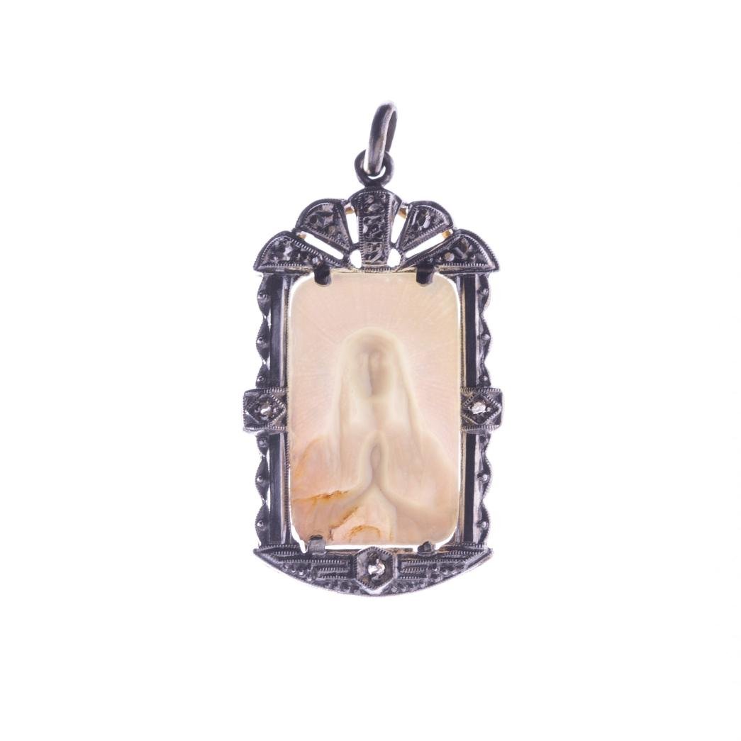 Medalla en nácar y oro 18 K