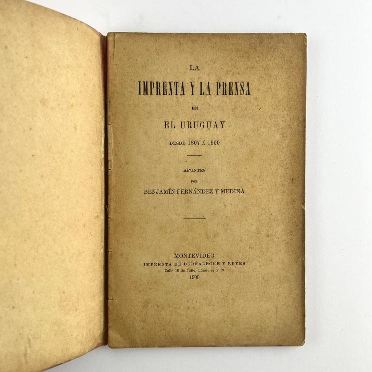 BENJAMÍN FERNÁNDEZ Y MEDINA.
La imprenta y la prensa en el Uruguay desde 1807 a 1900.
