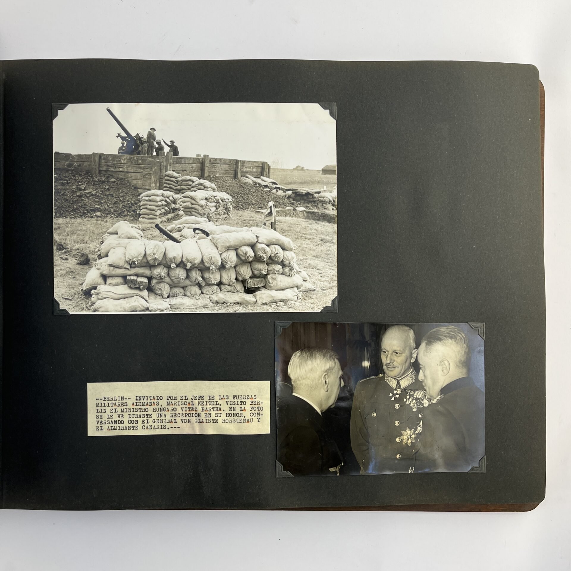 Álbum con fotografías de la Segunda Guerra Mundial