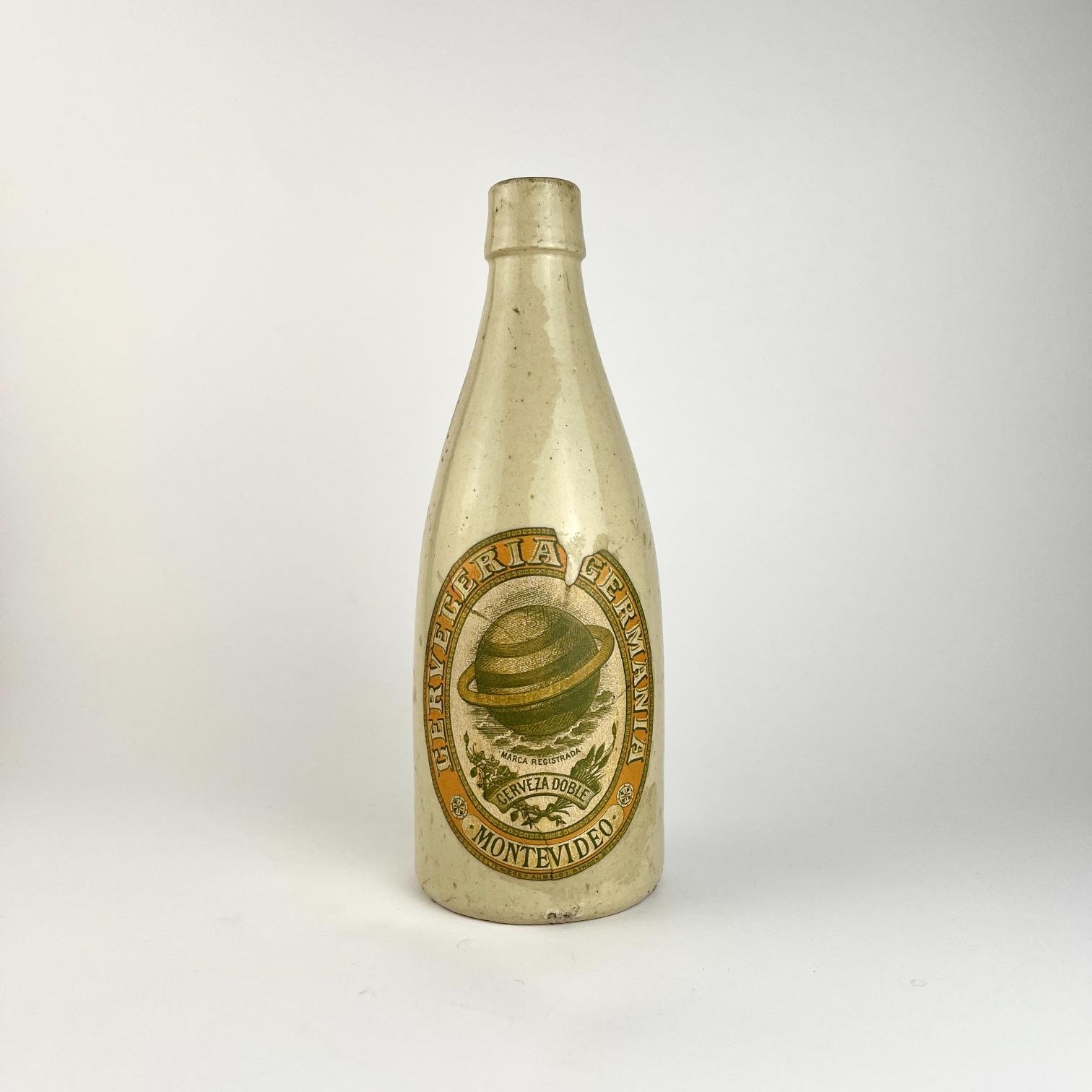 Botella de cerveza en gres