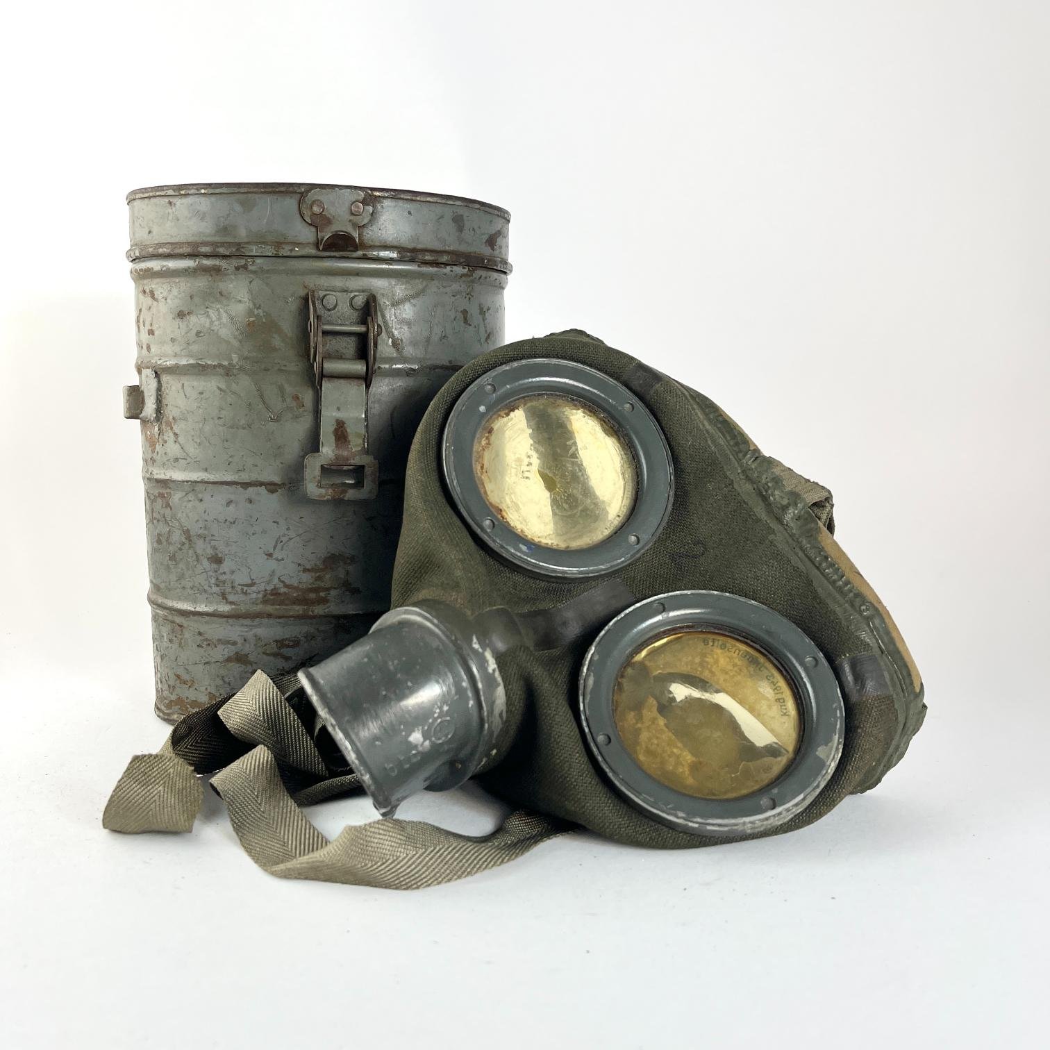 Máscara antigás alemana